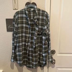 Medium flannel plain button down shirt warm cozy blue white green